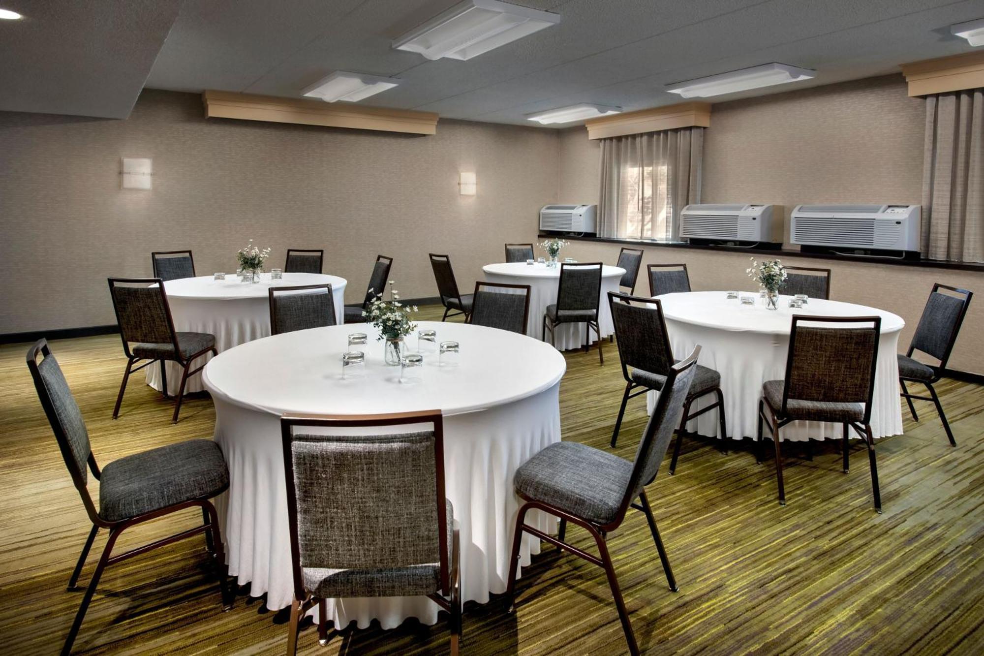 Courtyard By Marriott Westchester County Hotel